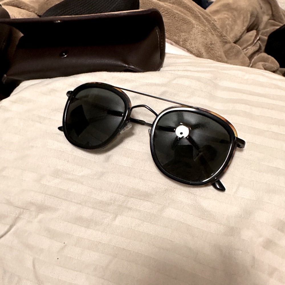 AUTH Giorgio Armani Sungalsses